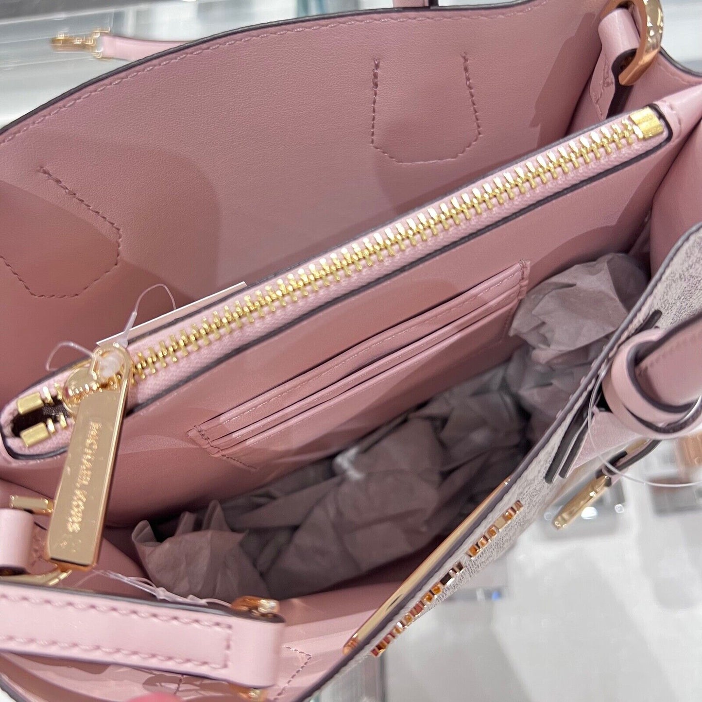 Michael Kors Mercer Messenger: Your Must-Have Vanilla Powder Blush Crossbody Bag!
